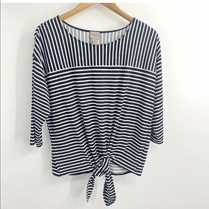 Chicos Easywear Size 2/L Tie 3/4 Sleeve Blouse